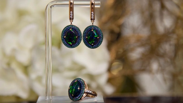 Украшения в телемагазине: Как выбрать качественные изделия через экран?