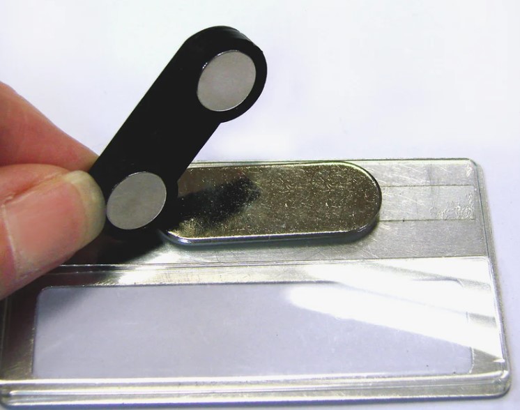 Магнитные крепления для бейджей: удобное и надежное решение