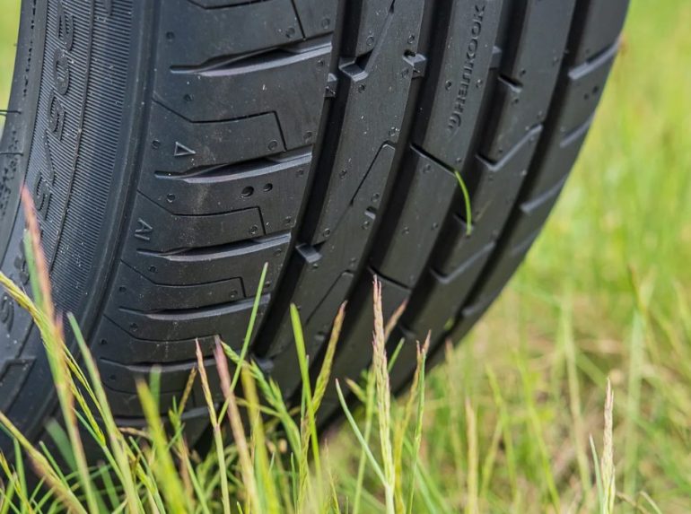 На что обратить внимание при покупке летних шин 215 65 R16